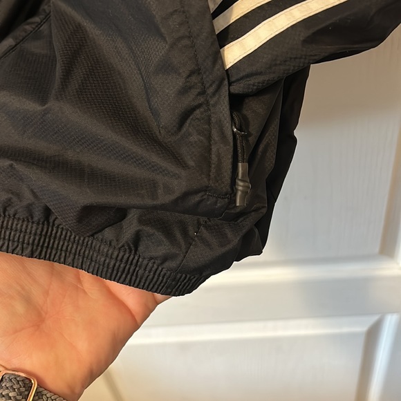 Adidas wind breaker running jacket - Picture 5 of 14
